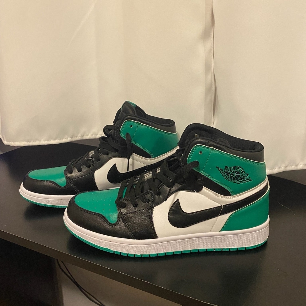 Jordans 1's Pine Green Hightop